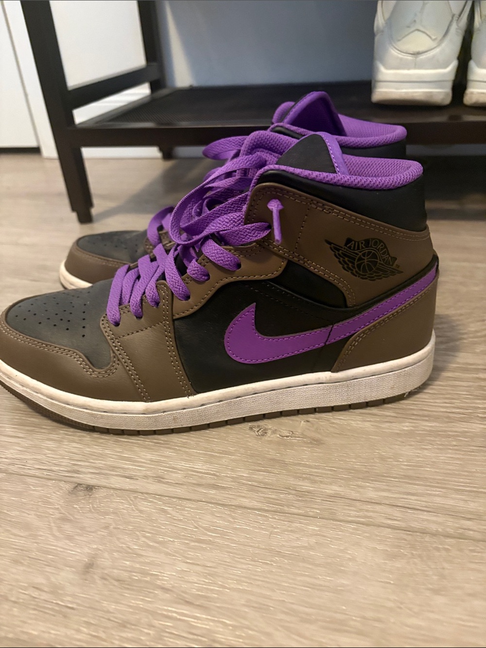 Air Jordan 1 Mid "Palomino" sneakers
